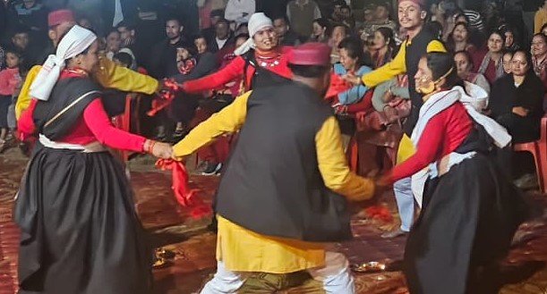 डीएम गौरव कुमार व एसपी सुरजीत सिंह पंवार ने इगास पर खेला भेलो