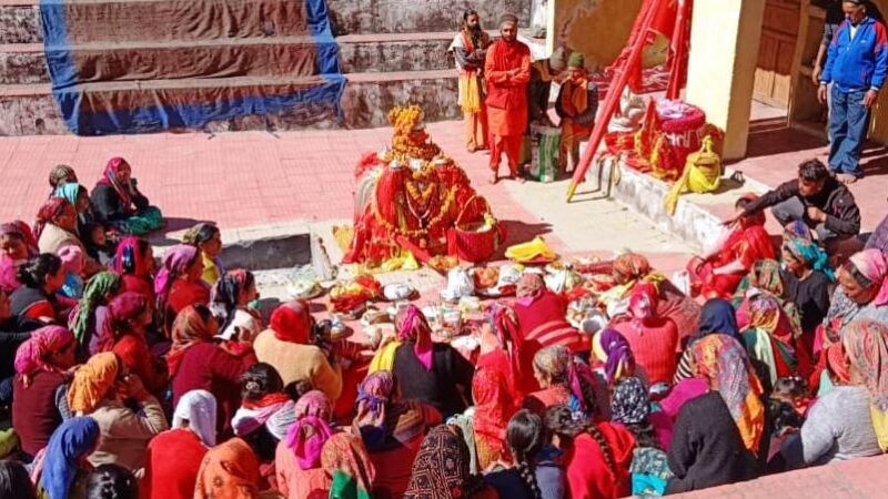 धियाणी भेंट करने पहुंची मां अनसूया देवी की रथ डोली