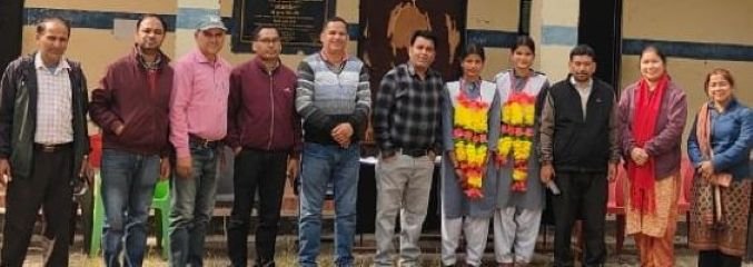 गोल्ड मेडल लाने पर छात्राओं का हुआ स्वागत