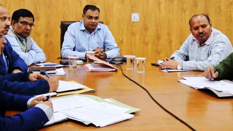 डीएम गौरव कुमार का सड़क दुर्घटनाओं को रोकने पर जोर 