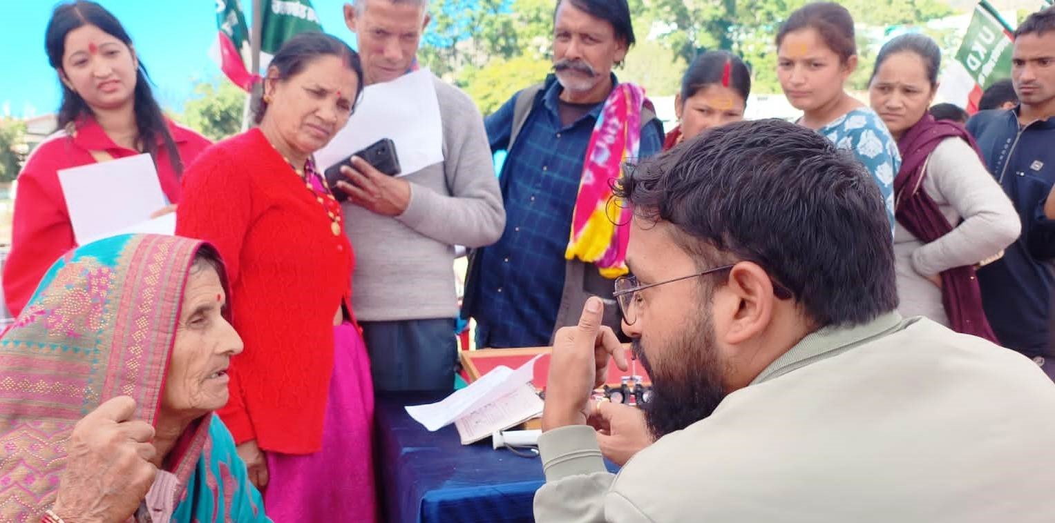 उत्तराखंड क्रांति दल ने राज्य स्थापना की रजत जयंती पर लगाया निशुल्क नेत्र चिकित्सा शिविर