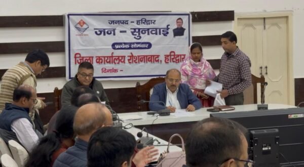 सीएम हेल्पलाइन में दर्ज शिकायतों का समय से निराकारण करे अधिकारी – सीडीओ डॉ. ललित नारायण मिश्र