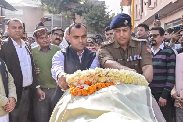 पूर्व कैबिनेट मंत्री व राज्य आंदोलनकारी फील्ड मार्शल दिवाकर भट्ट का राजकीय सम्मान के साथ हुआ अंतिम संस्कार, मुख्यमंत्री ने जताया शोक