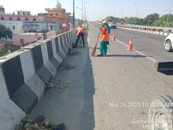 धर्मनगरी हरिद्वार को स्वच्छ एवं क्लीन जनपद बनाने के लिए आठवें दिन भी स्वच्छता अभियान रहा जारी