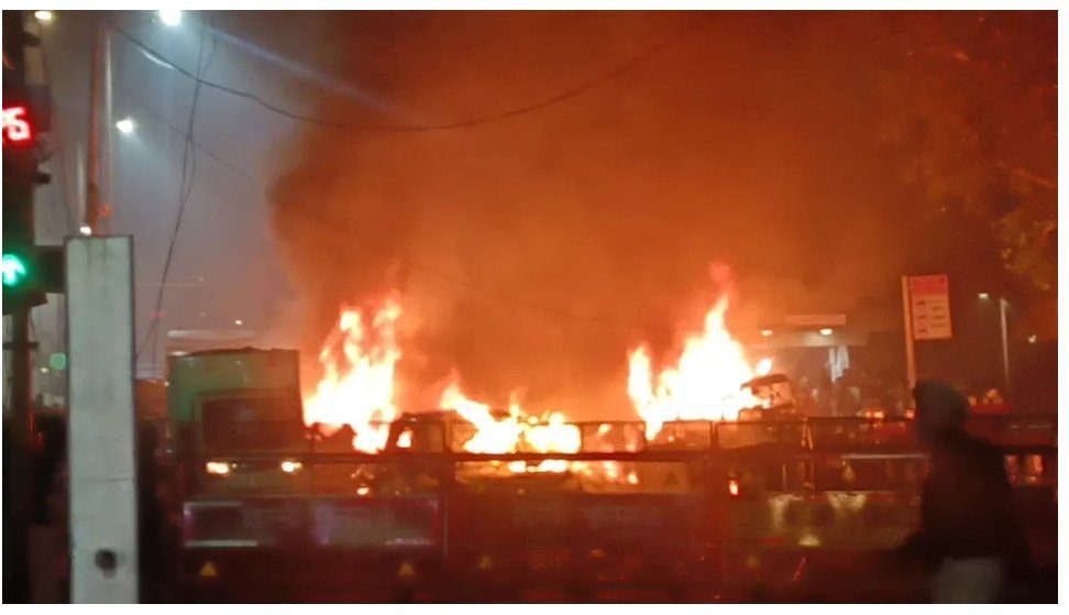 लाल किले के सामने कार में धमाका :  फिदायीन हमले की आशंका, 9 की मौत, 24 से ज्यादा घायल