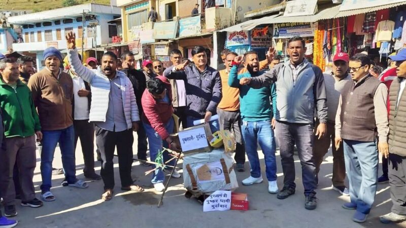 ग्वालदम-तपोवन मार्ग लोनिवि को देने पर भडके लोग