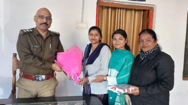 कोटद्वार : चोरी हुई स्कूटी चंद घंटों में बरामद, मित्र पुलिस का धन्यवाद करने पहुंचे फरियादी