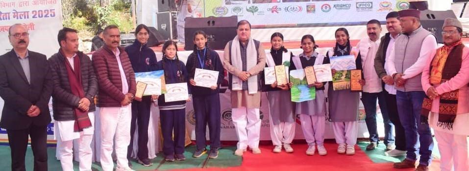 लोकगायक दर्शन के गीतों पर थिरके दर्शक