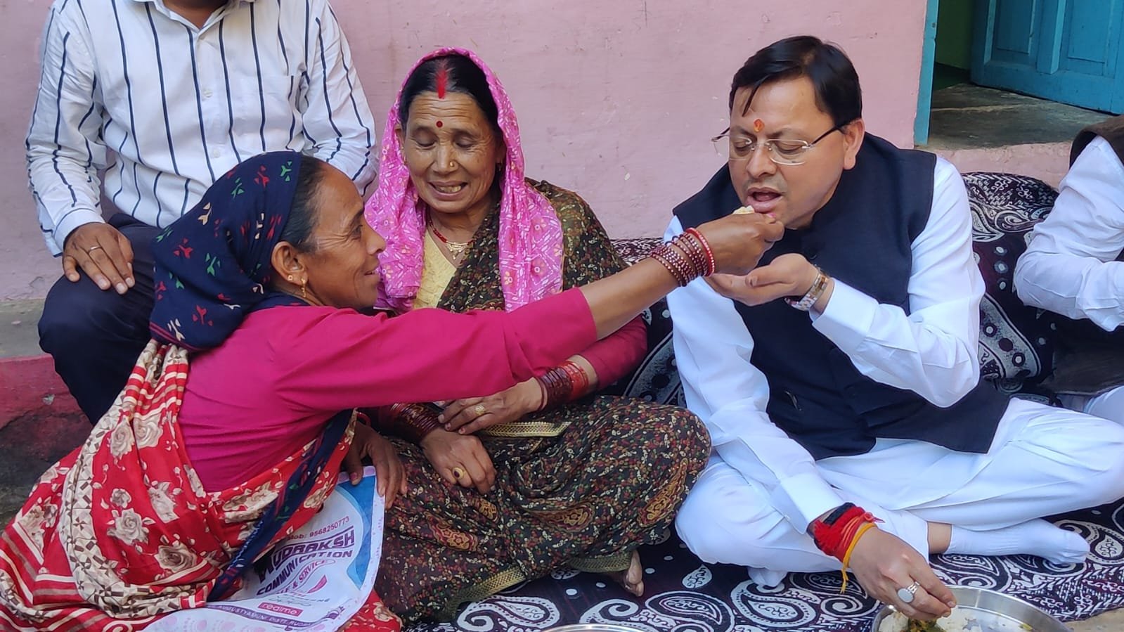 लोकपर्व इगास पर रुद्रप्रयाग के आपदा प्रभावित परिवारों के बीच पहुँचे सीएम धामी