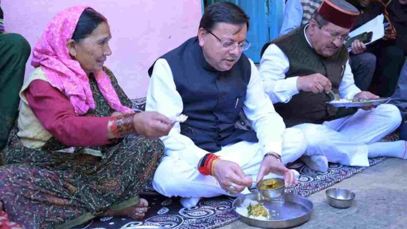 लोकपर्व इगास पर रुद्रप्रयाग के आपदा प्रभावित परिवारों के बीच पहुँचे सीएम धामी, आपदा प्रभावित क्षेत्र भौंर का किया स्थलीय निरीक्षण