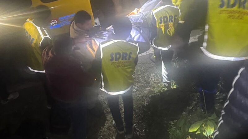 उत्तराखंड में दर्दनाक सड़क हादसा, 2 की मौत, 15 घायल, SDRF ने किया रेस्क्यू