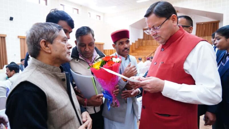 मुख्यमंत्री धामी ने जनता मिलन कार्यक्रम में सुनी जन समस्याएं