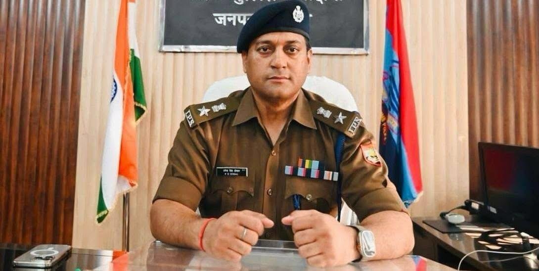 पूर्व विधायक चैंपियन की सुरक्षा में तैनात पुलिस कर्मी मारपीट करने पर निलंबित