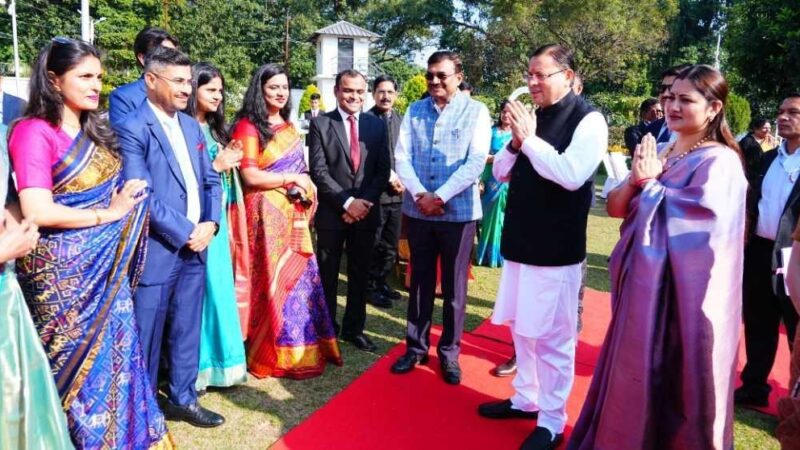 सीएम पुष्कर सिंह धामी की अध्यक्षता में मुख्यमंत्री आवास पर IAS अधिकारियों की अनौपचारिक बैठक आयोजित