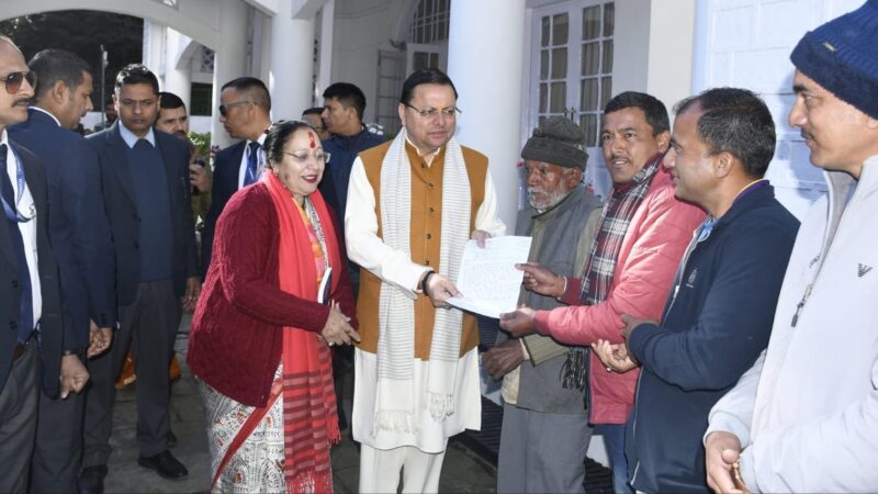 मुख्यमंत्री ने नैनीताल प्रवास के दौरान प्रशासनिक अकादमी नैनीताल में जिले के विभिन्न क्षेत्रों से आई जनता से मुलाकात की व उनकी समस्याएं सुनी