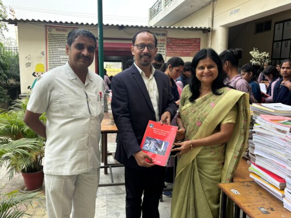 चमनलाल महाविद्यालय में पुस्तक प्रदर्शनी और निशुल्क किताब वितरण, छात्र-छात्राओं का बांटी 02 हजार किताबें