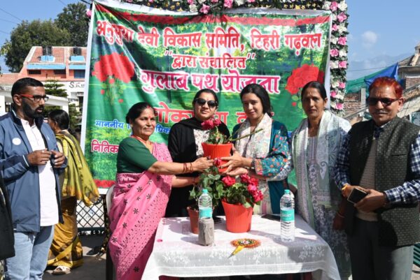 डीएम नितिका खण्डेलवाल ने गुलाब पथ योजना का किया लोकार्पण