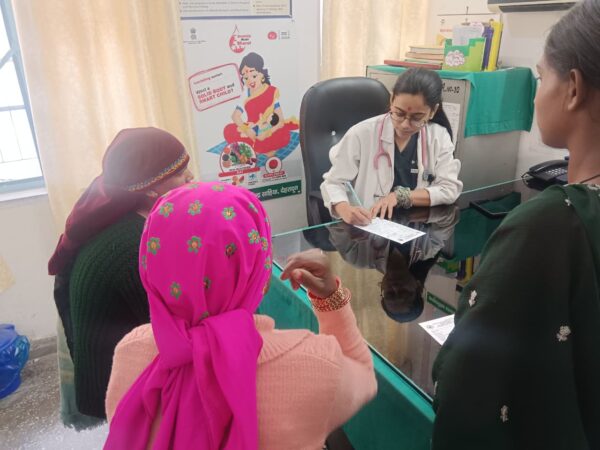 श्री महंत इन्दिरेश अस्पताल ने सामुदायिक स्वास्थ्य केन्द्र सहिया में लगाया निःशुल्क स्वास्थ्य शिविर, 802 ग्रामीणों ने कराया स्वास्थ्य परीक्षण