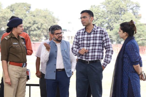 राज्य स्थापना दिवस की भव्य तैयारी : डीएम सविन बंसल एवं एसएसपी अजय सिंह ने पुलिस लाइन का किया निरीक्षण, अधिकारियों को दिए आवश्यक दिशा-निर्देश