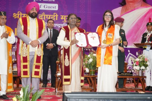 शिक्षा न केवल हमें आत्मनिर्भर बनाती है, बल्कि हमें विनम्र होना और समाज व देश के विकास में योगदान देना भी सिखाती है – राष्ट्रपति