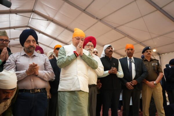 मुख्यमंत्री पुष्कर सिंह धामी ने गुरुनानक जयंती एवं कार्तिक पूर्णिमा के अवसर पर गुरुद्वारा श्री गुरूसिंह सभा रेसकोर्स में मथा टेका