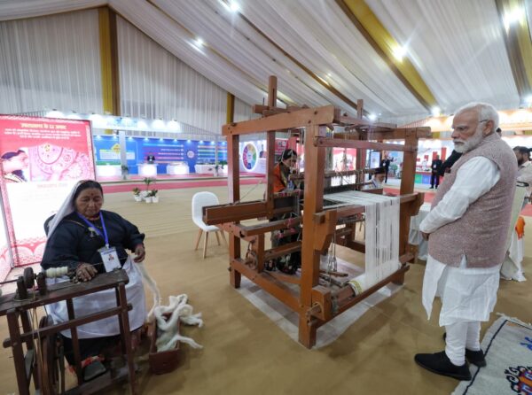 प्रधानमंत्री नरेंद्र मोदी ने उत्तराखंड की विकास यात्रा से जुड़े युवाओं, उद्यमियों, महिलाओं से किया संवाद