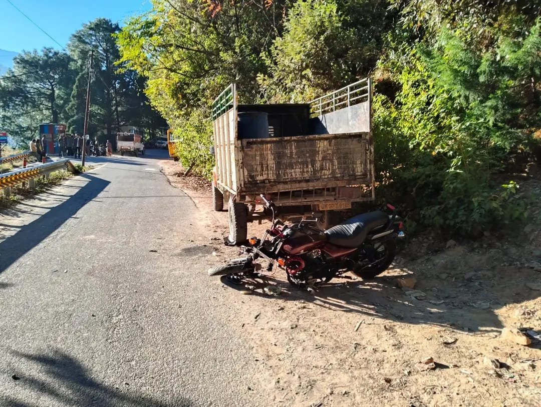 सड़क हादसे में दो किशोरों की मौत, दो घायल