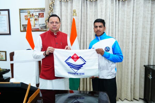 मुख्यमंत्री पुष्कर सिंह धामी से माउंट एवरेस्ट फतह करने वाले 16 वर्षीय सचिन कुमार ने की शिष्टाचार भेंट