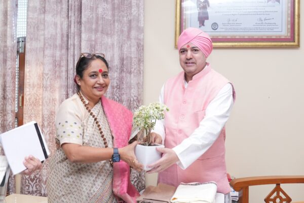 विधानसभा अध्यक्ष ऋतु खंडूड़ी भूषण ने श्री दरबार साहिब में टेका मत्था, कोटद्वार में जल्द शुरू होगा एसजीआरआर यूनिवर्सिटी का आउट कैंपस