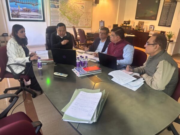 सचिव ग्राम्य विकास धीराज गर्ब्याल ने की पलायन रोकथाम और सीमांत क्षेत्र विकास योजनाओं की समीक्षा, अधिकारियों को दिए अहम निर्देश