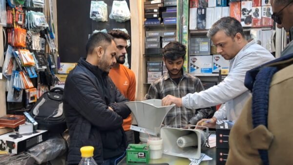 अवैध वाहन एसेसरीज़ पर परिवहन विभाग की बड़ी कार्रवाई, 8–9 दुकानों का किया औचक निरीक्षण