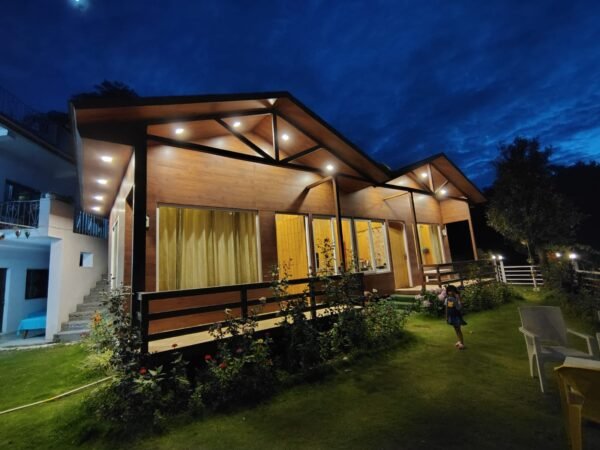 म स्टे से आत्मनिर्भर बनीं कुट्ठा गांव की बबीता रावत, धामी सरकार की नीतियों से मिली नई पहचान और महिला सशक्तिकरण की मिसाल