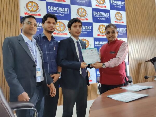 भगवंत ग्लोबल यूनिवर्सिटी, कोटद्वार के एन. एस. एस. व स्काउट गाइड के स्वयंसेवक आपदा प्रबन्धन पर आयोजित सात दिवसीय प्रशिक्षण प्राप्त कर लौटे: लिया आपदा से निपटने का संकल्प