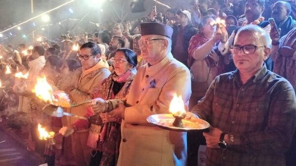 कैबिनेट मंत्री गणेश जोशी ने त्रिवेणी घाट पर की गंगा आरती, प्रदेश की सुख-समृद्धि की कामना