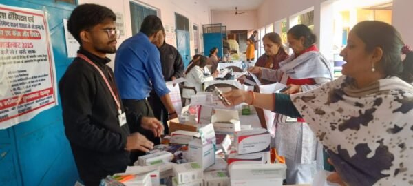 श्री महंत इन्दिरेश अस्पताल के निःशुल्क स्वास्थ्य परीक्षण शिविर का 602 मरीजों ने उठाया लाभ