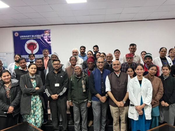 श्री महंत इन्दिरेश अस्पताल में एक सुर में बोले कैंसर योद्धा कैंसर से डरना नहीं लड़ना है