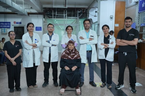 श्री महंत इन्दिरेश अस्पताल के डाॅक्टरों ने महिला की गर्दन से निकाला 01 किलोग्राम का ट्यूमर