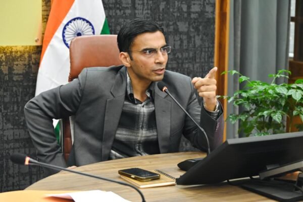 सरकारी परिसंपत्तियों पर अतिक्रमण को लेकर डीएम सविन बंसल की सख्त कार्रवाई, कहा- समय-सीमा में हटाएँ अवैध कब्जे, अन्यथा होगी निलंबन की कार्रवाई