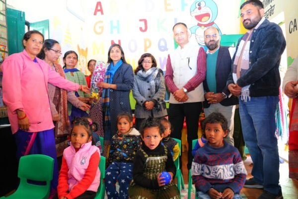 डीएम स्वाति एस. भदौरिया ने फरासू में मॉडल आंगनबाड़ी का किया निरीक्षण, पहली बार किसी DM का आगमन बना ऐतिहासिक! ग्रामीणों ने पारंपरिक रीति-रिवाजों से किया स्वागत