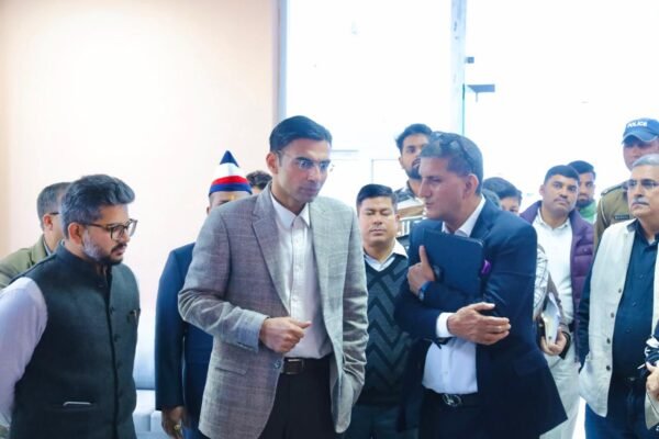 एलारा कैपिटल ग्रुप लंदन के सीईओ राज भट्ट का इंटेंसिव केयर सेंटर विजिट, भिक्षावृत्ति-निवारण व शिक्षा सुधार में जिला प्रशासन के प्रयासों को सराहा