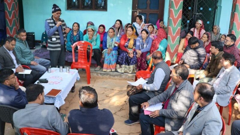 हणज आंगनबाडी केंद्र व प्रावि का डीएम ने किया औचक निरीक्षण