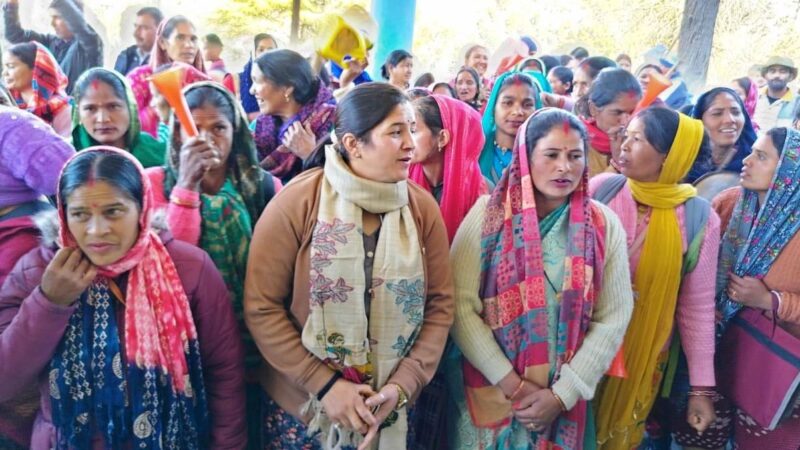 भालुओ के खिलाफ ग्रामीणों ने किया हल्लाबोल