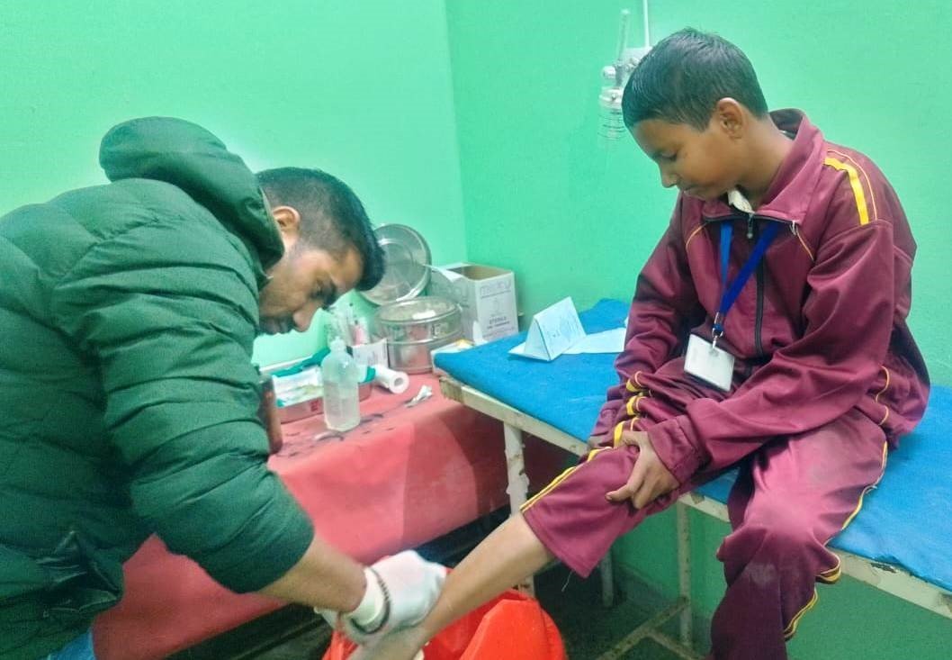 स्कूल जाते समय कक्षा सात के छात्र पर भालू का हमला, साथी छात्र की बहादुरी से बची जान