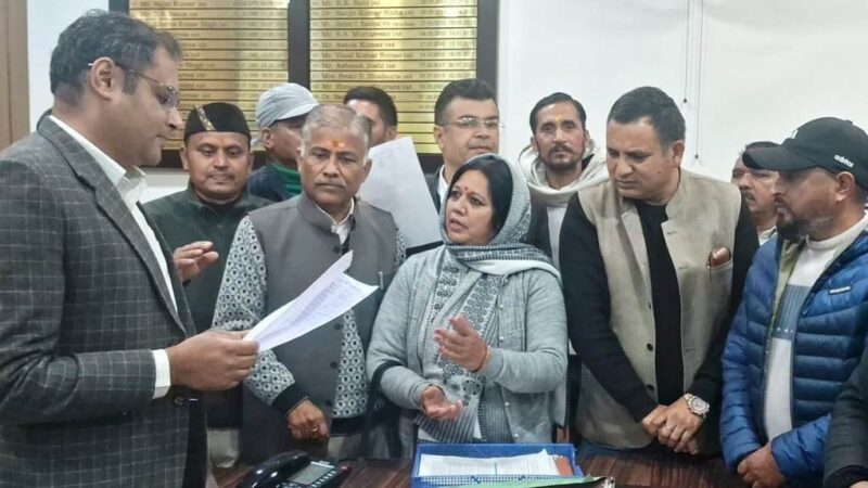 वन्यजीवों के बढ़ते आतंक पर कांग्रेस का धरना