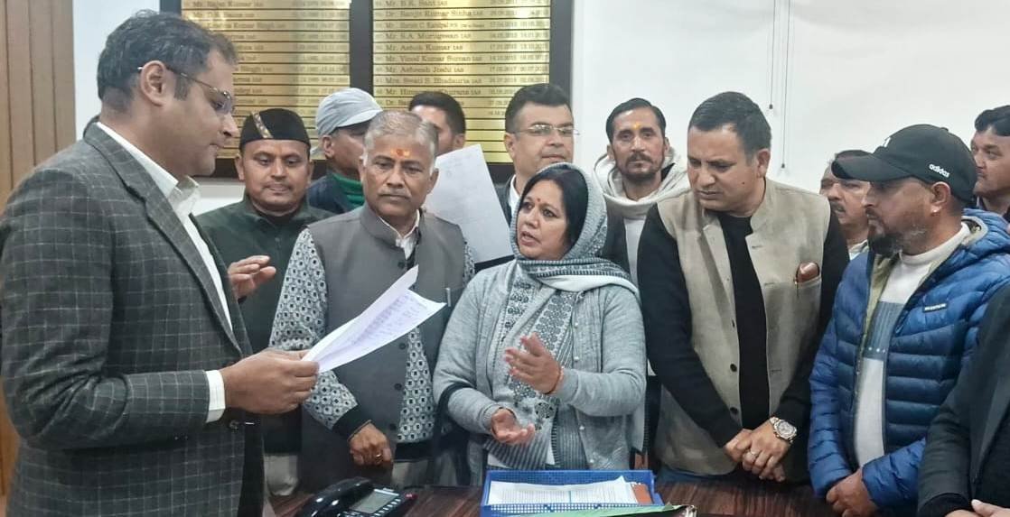 वन्यजीवों के बढ़ते आतंक पर कांग्रेस का धरना