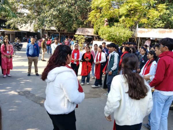 एसजीआरआर कॉलेज के छात्रों ने शहर में एड्स जागरूकता रैली का किया आयोजन