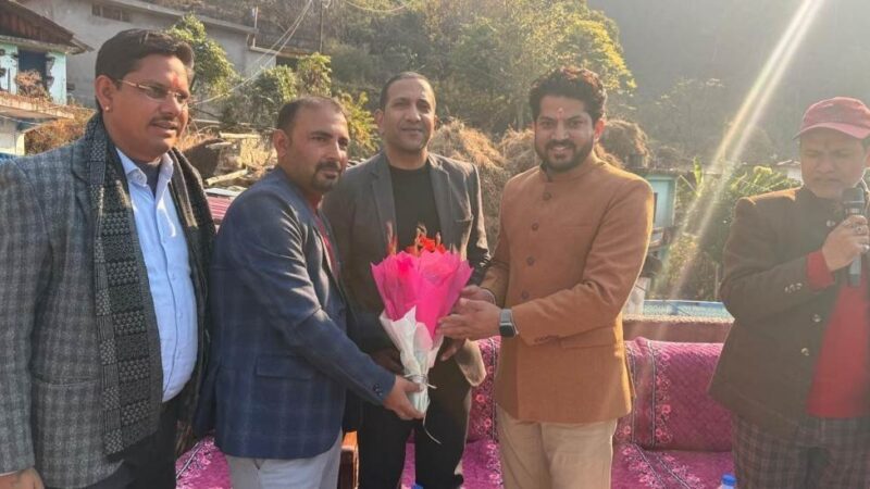 सिगुणी ग्राम में जिलाधिकारी प्रशांत कुमार आर्य ने जनता दरबार में सुनी ग्राम वासियों की समस्याएं