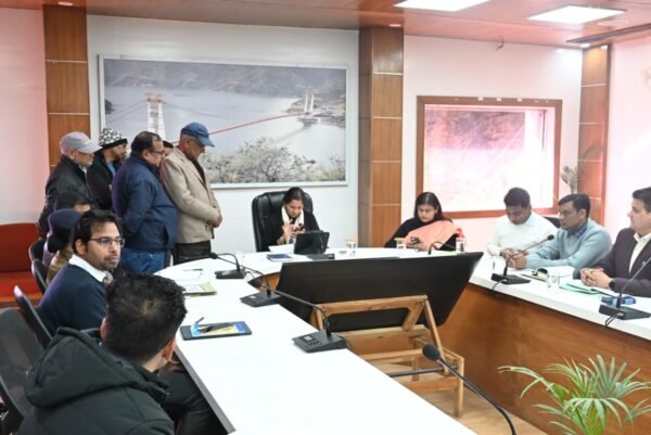 डीएम निकिता खंडेलवाल ने सुनी जन-समस्याएं, जनता दरबार में 37 शिकायतें दर्ज, अधिकारियों को त्वरित निस्तारण के दिए निर्देश