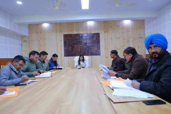 जिले में सुधरेगी नेटवर्क कनेक्टिविटी, खराब नेटवर्क से मिलेगा छुटकारा! डीएम स्वाति एस. भदौरिया ने उठाया बड़ा कदम, दिए त्वरित समाधान के निर्देश