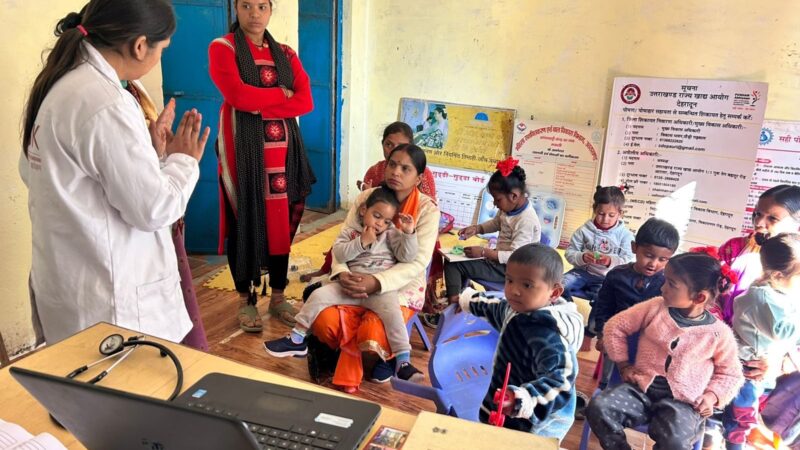 आरबीएसके टीमों ने आंगनबाड़ी केंद्रों में बच्चों व अभिभावकों को दी विशेष देखभाल की जानकारी